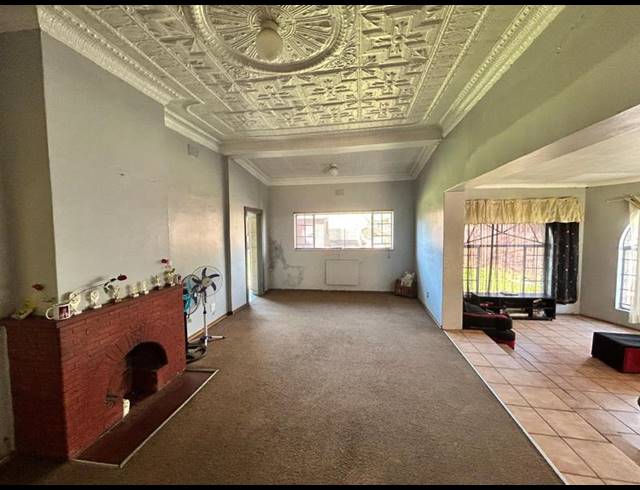 3 BEDROOM HOUSE FOR SALE IN SELECTION PARK